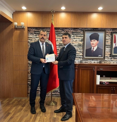 11. sini düzenlediğimiz Ankara’da okuyan üniversite öğrencilerle beraber yapacağımız kahvaltı programına Vezirköprü kaymakamımız Sayın Özgür Kaya'ya davetiye takdiminden